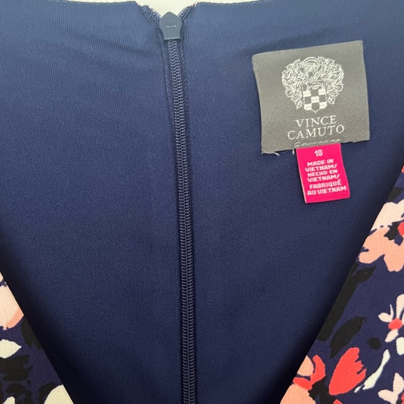 NWT Vince Camuto Floral V-Neck Dress - Picture 4 of 8